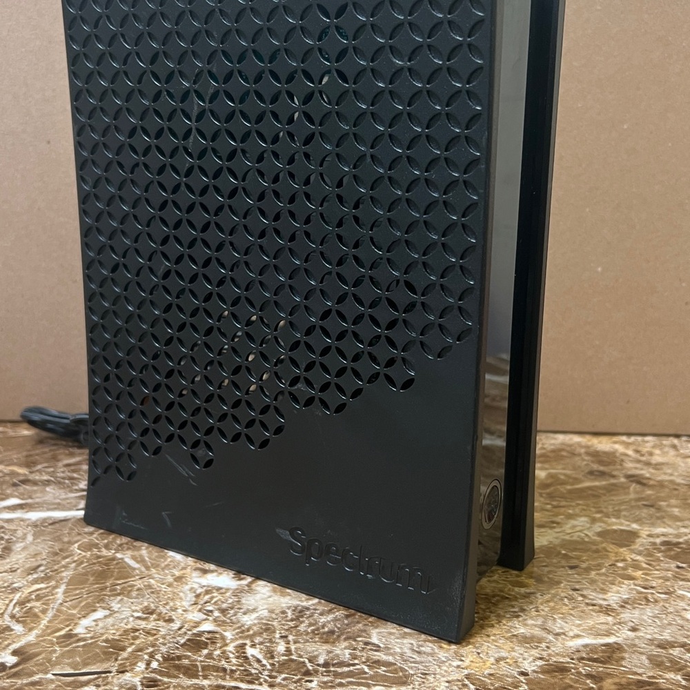 Spectrum Modem E31U2V1 - Picture 2 of 4